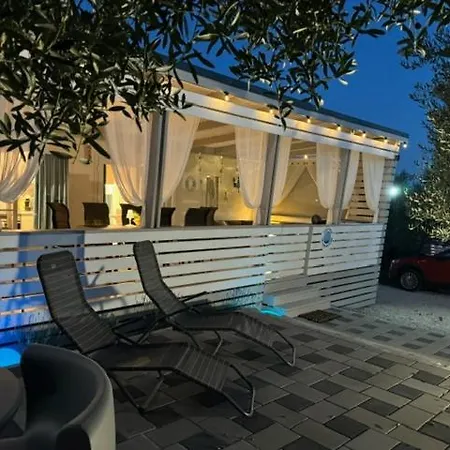 Dora House Villa Drage